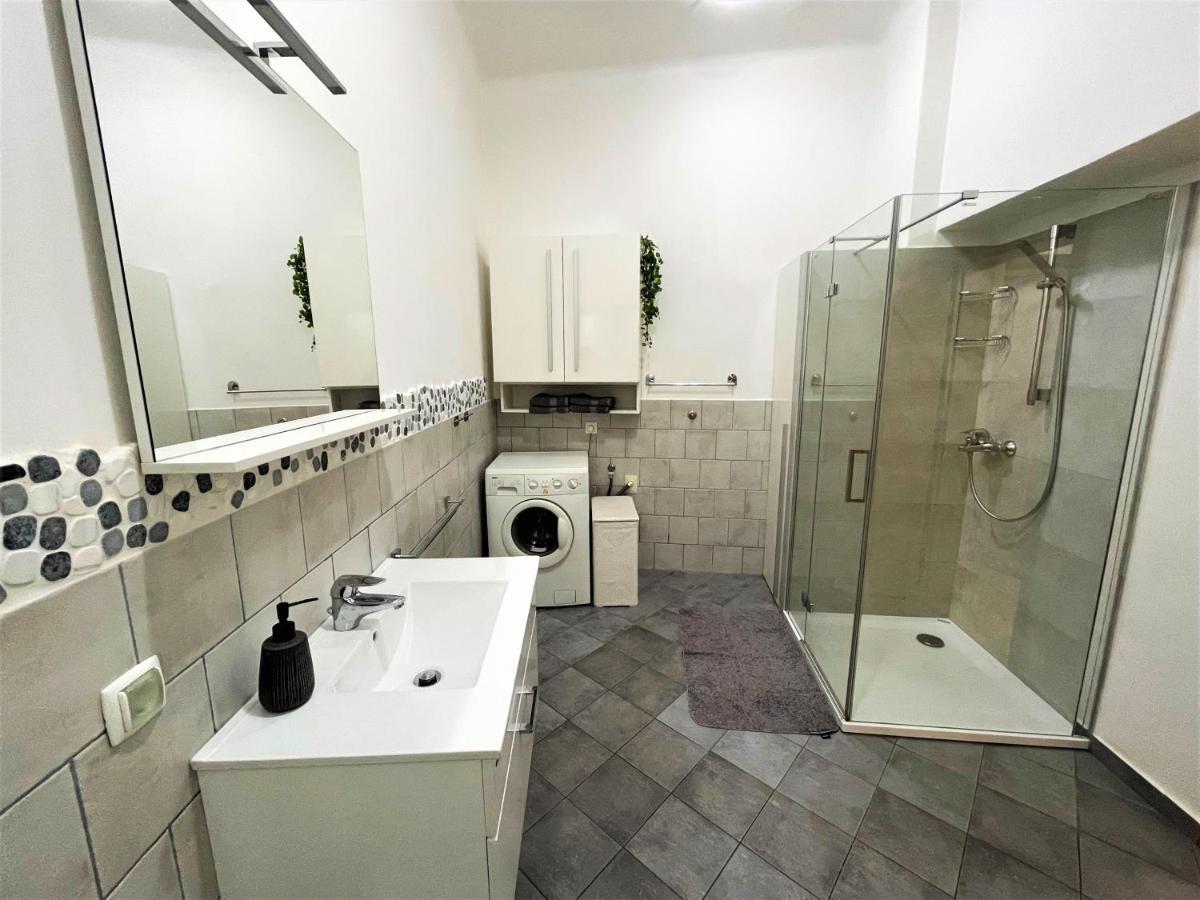 Viktorija City Center Apartment ลูบลิยานา ภายนอก รูปภาพ